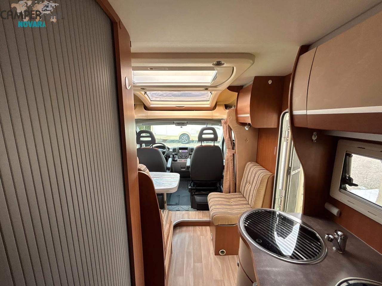 CHAUSSON WELCOME WS - Semintegrale compatto con letto matrimoniale in coda ed ampio garage