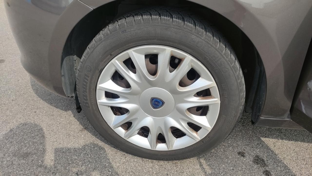Lancia Ypsilon 1.2 5 p. GPL Ecochic NEOPATENTATI - 2013