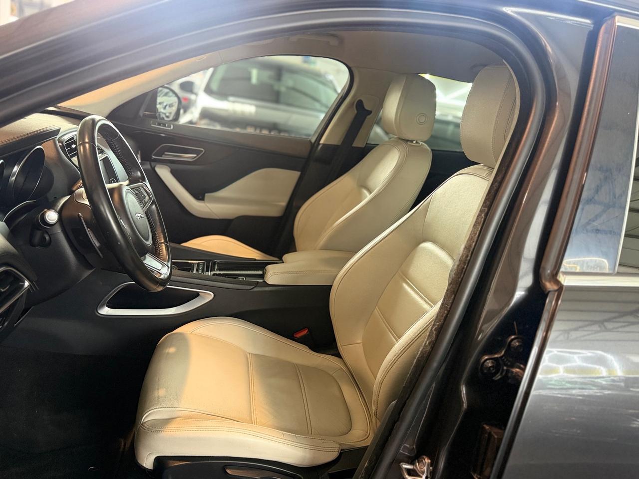 Jaguar F-Pace 2.0 D 180 CV AWD aut. Pure