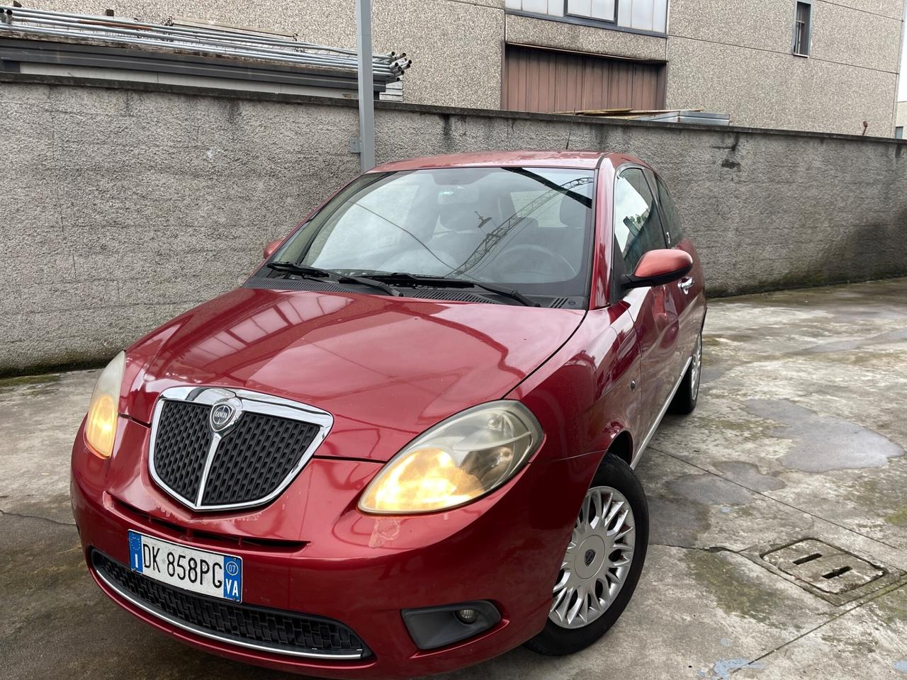 Lancia Ypsilon 1.2 benzina euro4 neopatentati