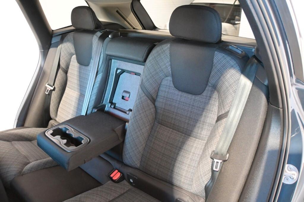 VOLVO XC60 2.0D 197CV B4 (D) AUTOMATIC AWD BUSINESS ( FARI LED - COCKPIT - CRUISE - MIRROR - PDC - TELECAMERA POST. - CERCHI 19 )