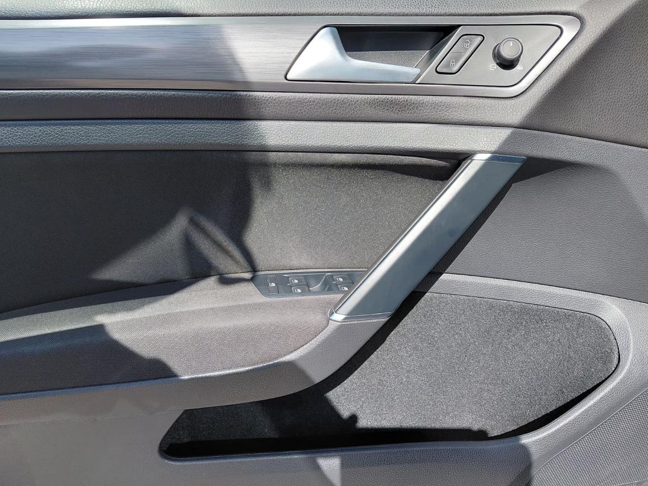 Volkswagen Golf Business 1.5 TGI BlueMotion #10224