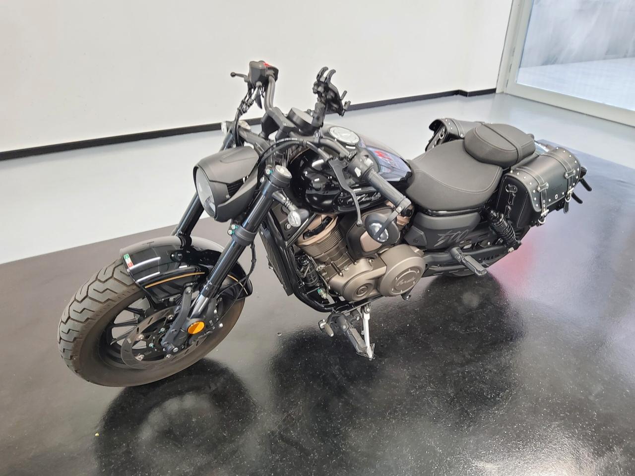 Benda Motorcycles Chinchilla 500 borse laterali incluse