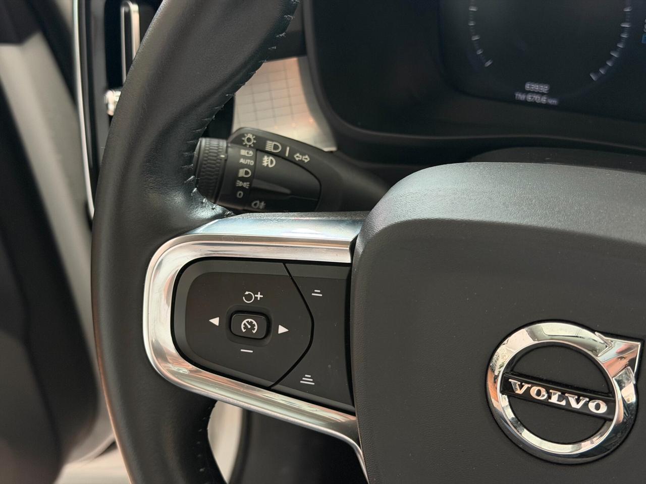 Volvo XC40 2.0cc 190Cv Automatica-Retrocamera