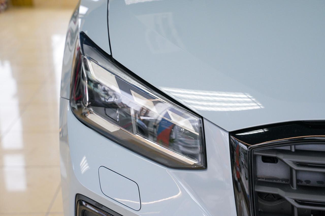 Audi Q2 35 TDI S tronic Identity Black