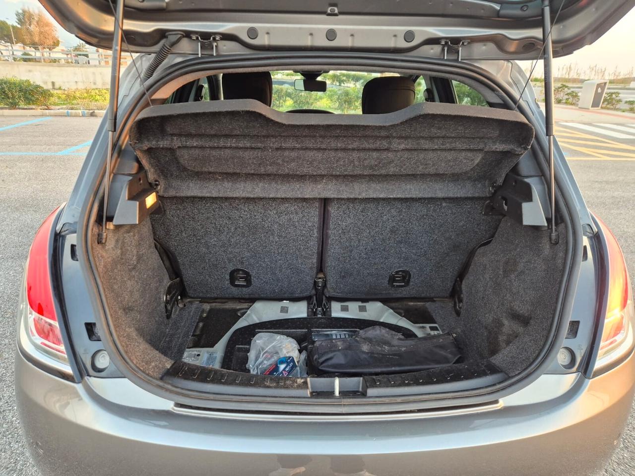 Lancia Ypsilon 1.0 FireFly 5 porte S&S Hybrid Ecochic Gold