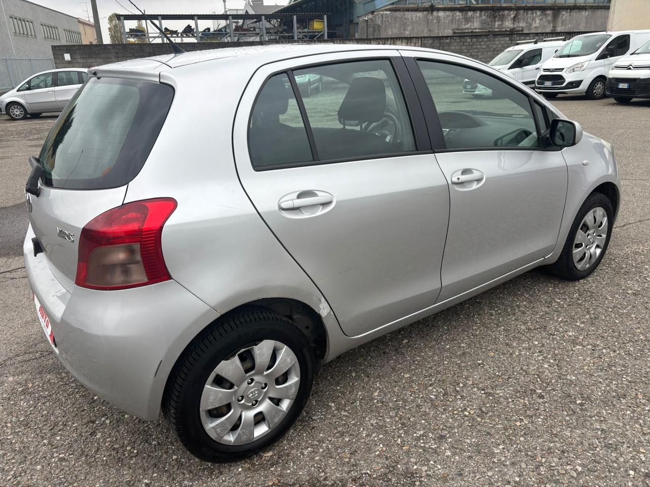 Toyota Yaris 1.0 5 porte
