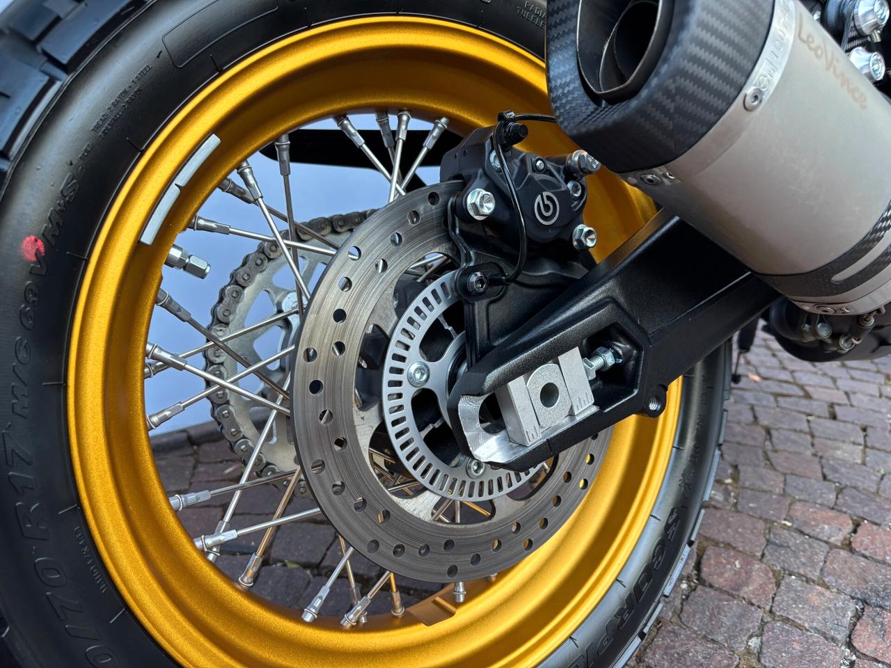 Moto Morini X-Cape 650 Gold Wheels Edition