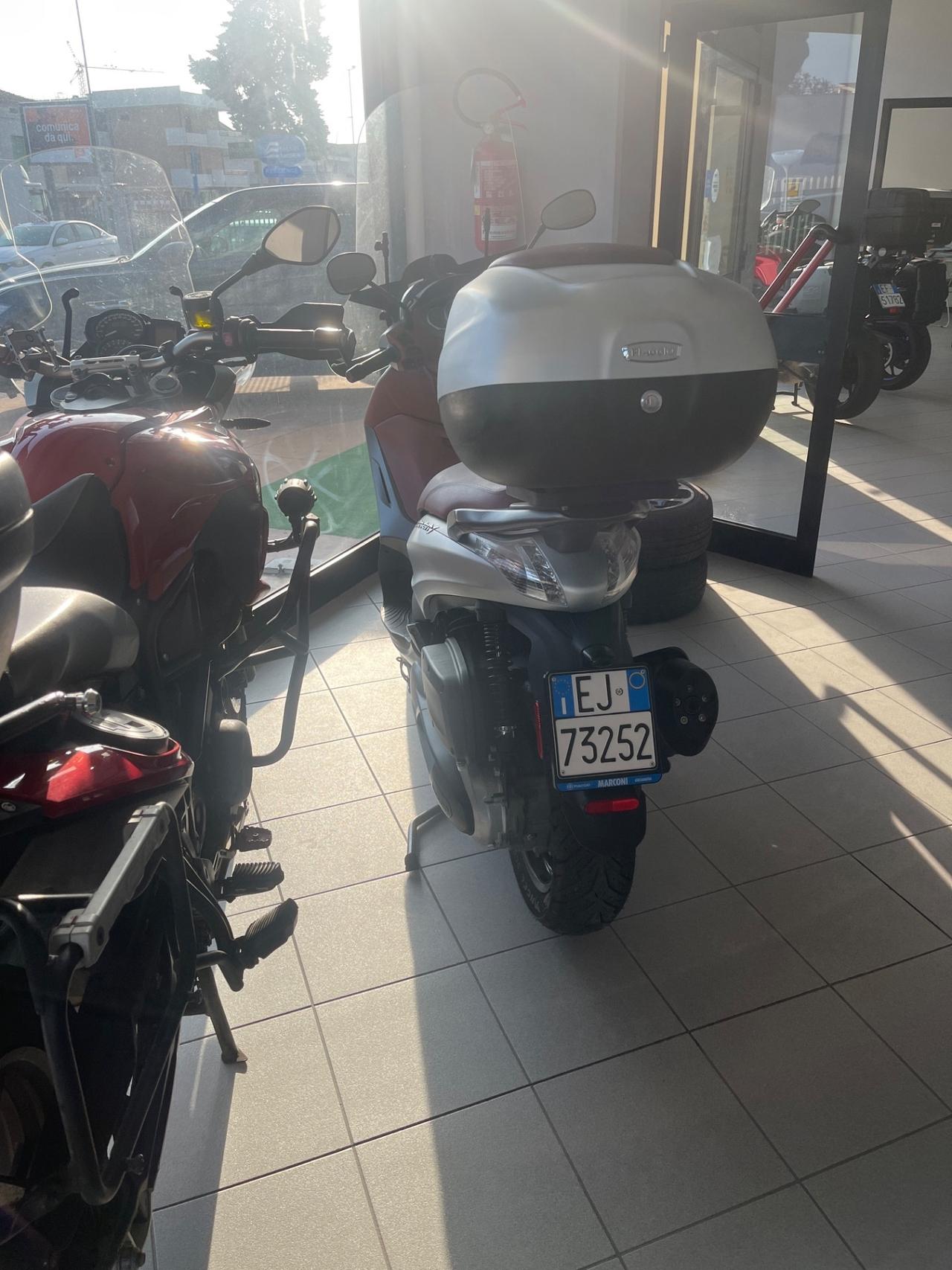 Piaggio Beverly 350 Sport