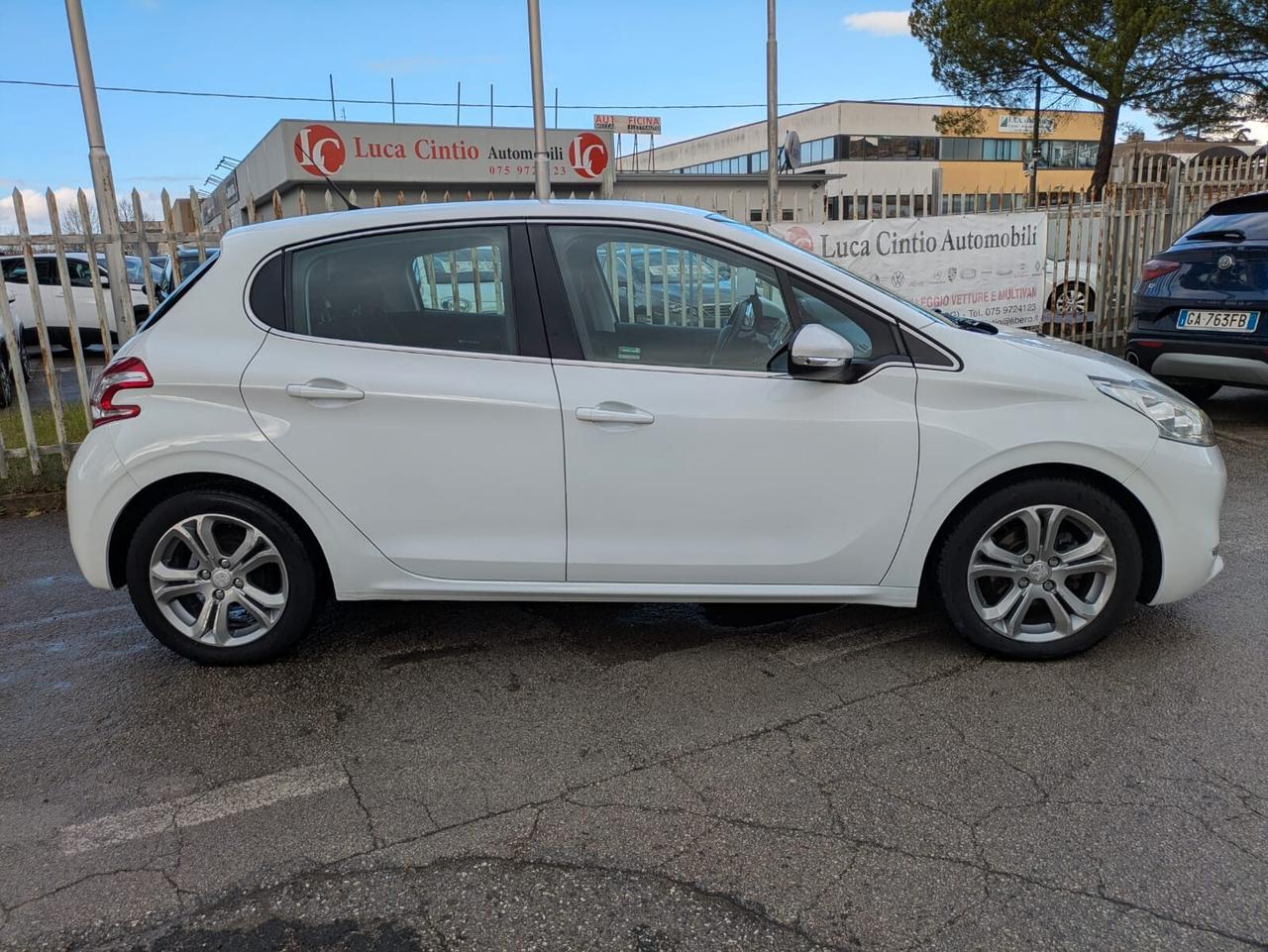 Peugeot 208 1.4 HDi 68 CV 5 porte Allure