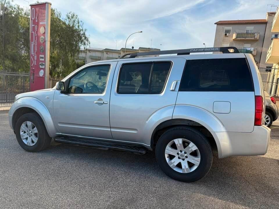 Nissan Pathfinder 2.5 dCi XE Plus 4x4 7 posti