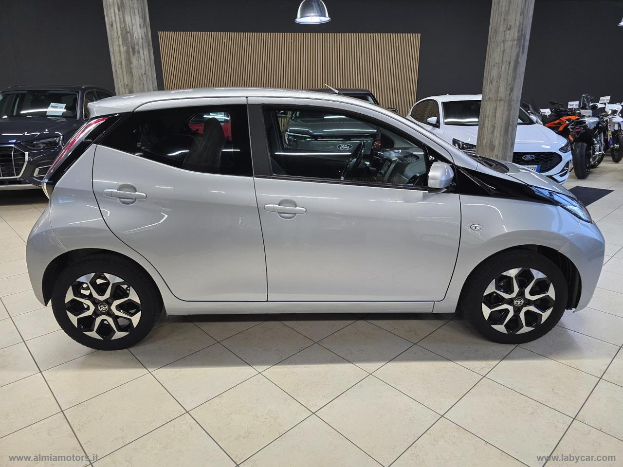 TOYOTA Aygo 1.0 VVT-i 69 CV 5p. x-play TSS