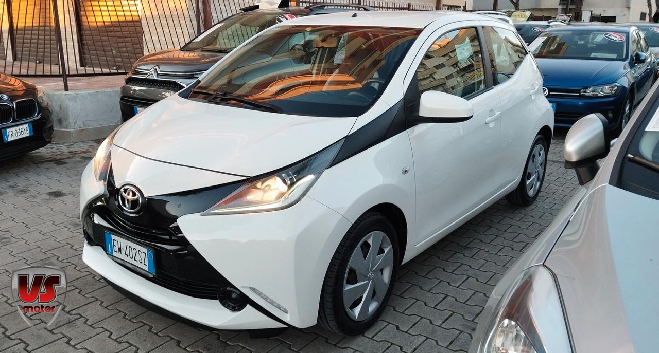 TOYOTA AYGO AUTO-RETRO- PREZZO PROMO