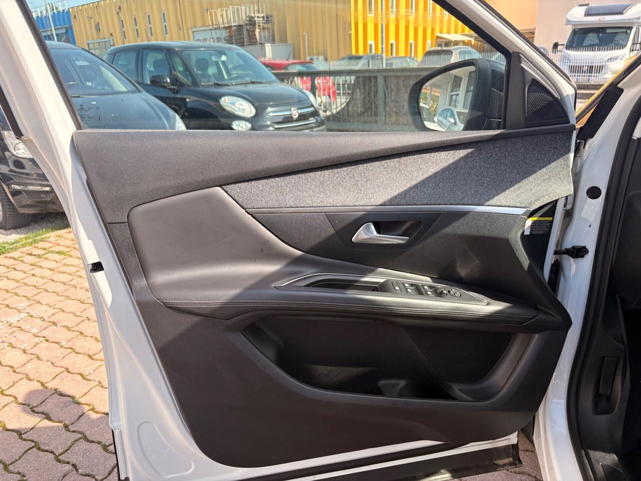 Peugeot 3008 BlueHDi 130 S&S Active