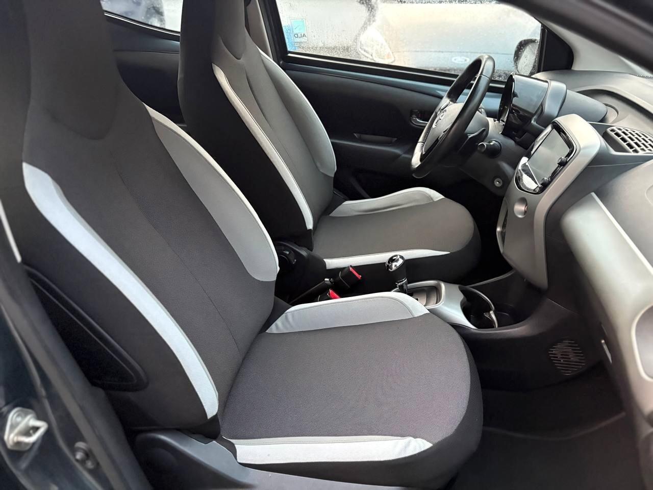 Toyota Aygo 1.0 VVT-i 69 CV 5 porte x-cool TSS