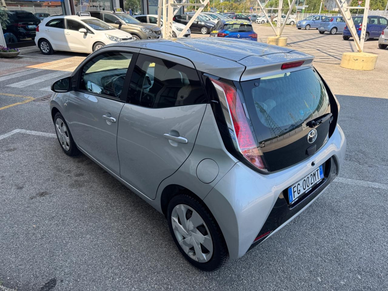 Toyota Aygo 1.0 VVT-i 69 CV 5 porte x-play