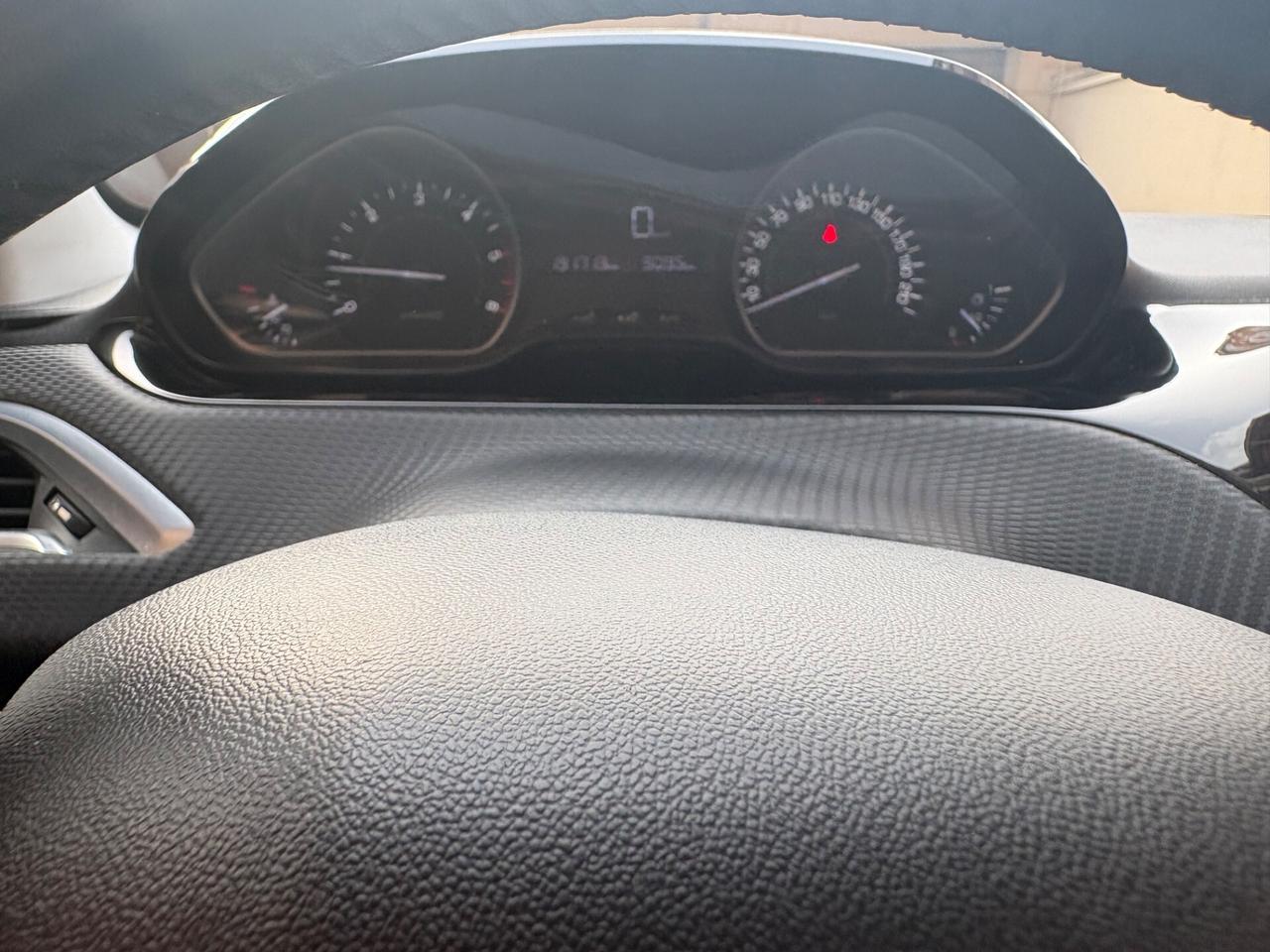 Peugeot 2008 BlueHDi 100 Black Matt 2015
