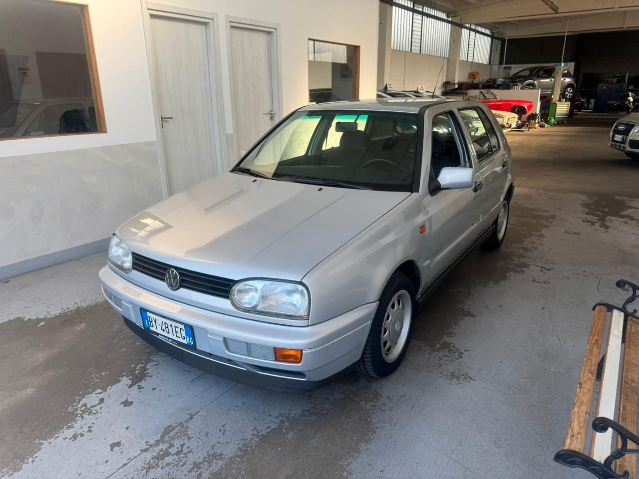 Volkswagen Golf 1.8/90 CV cat aut. 5 porte GL