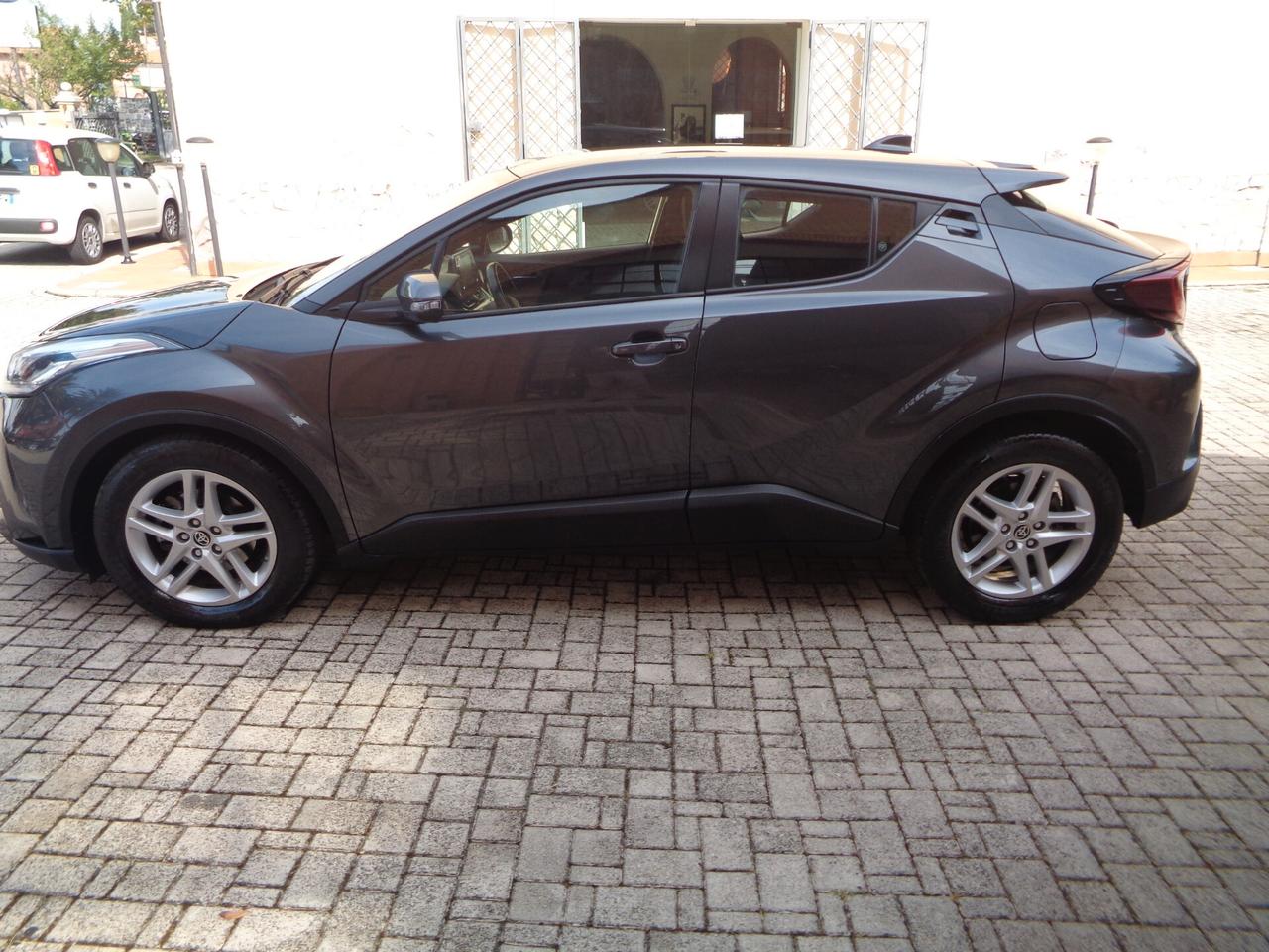 Toyota C-HR 1.8 Hybrid E-CVT Active NESSUN VINCOLO DI FINANZIAMENTO