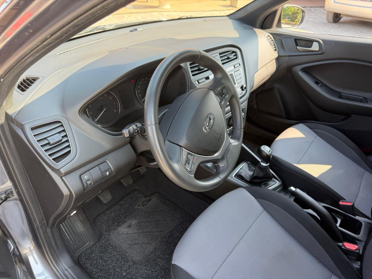 Hyundai i20 1.2 84 CV 5 porte Comfort neopatentati