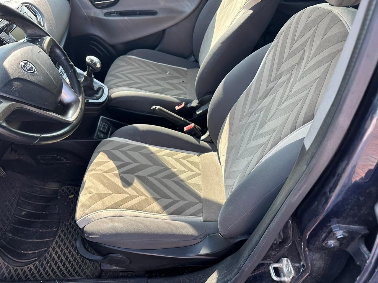 Lancia Ypsilon 0.9 TwinAir 85 CV 5 porte S&S DFN Platinum