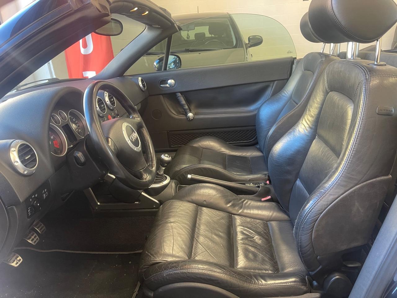 Audi TT Roadster 1.8 T 20V 179 CV cabrio