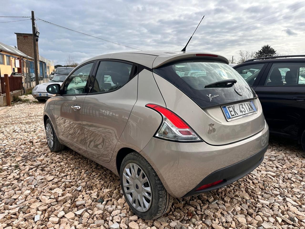 Lancia Ypsilon 1.2 69 CV 5 porte S&S Silver