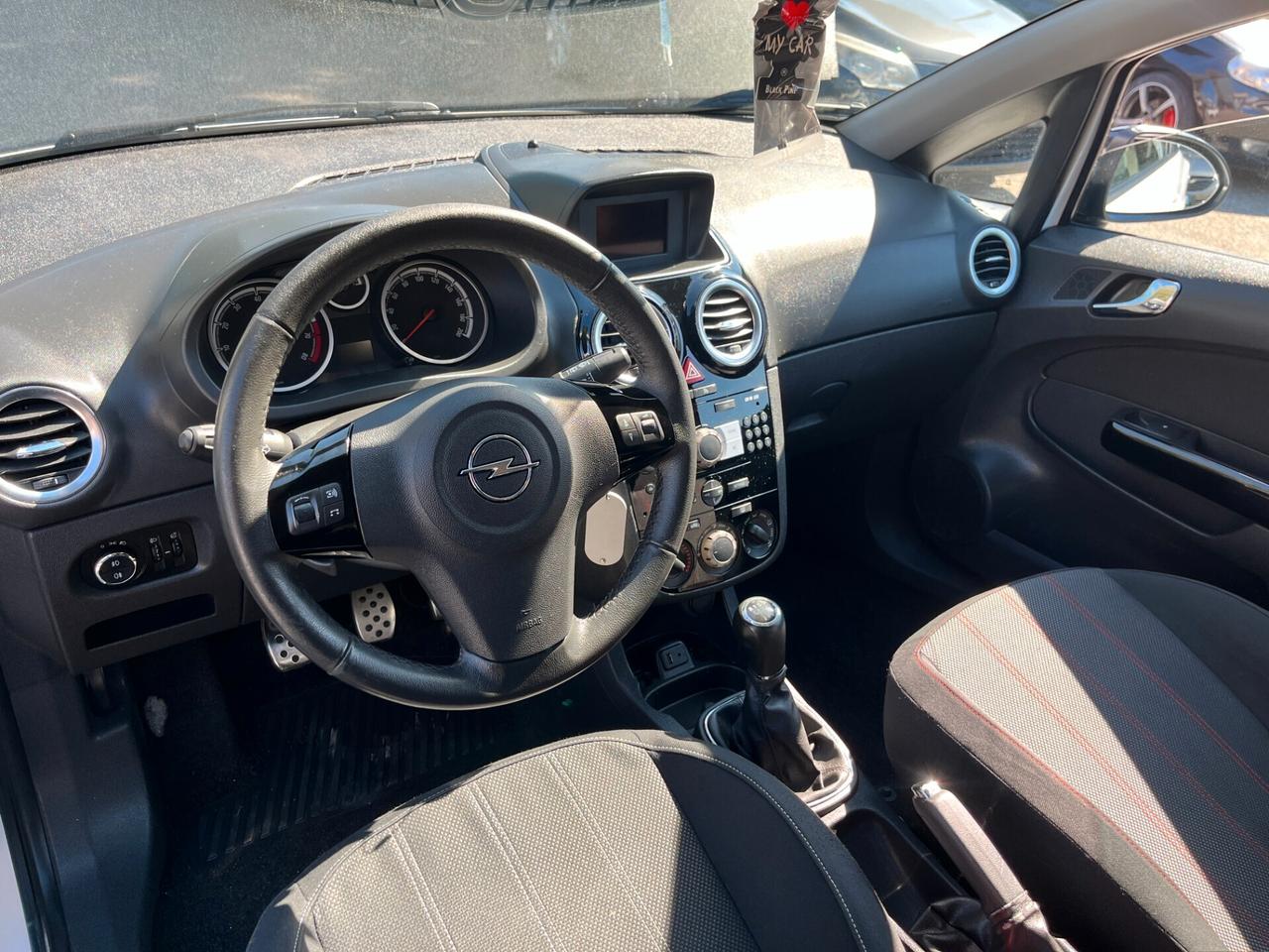 Opel Corsa 1.2 3 porte b-color