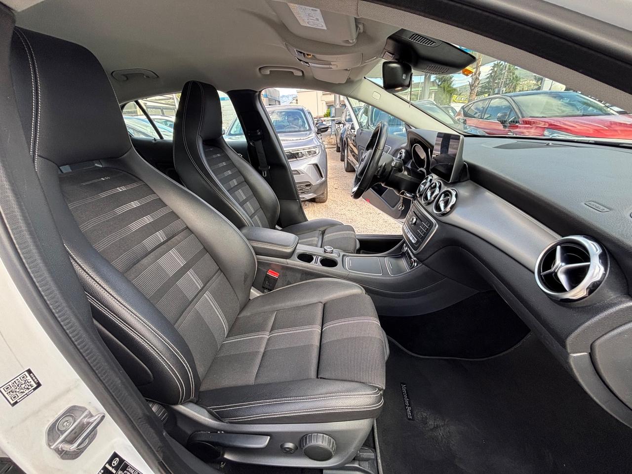 MERCEDES GLA 180 PREMIUM AUTOMATIC BENZINA FULL