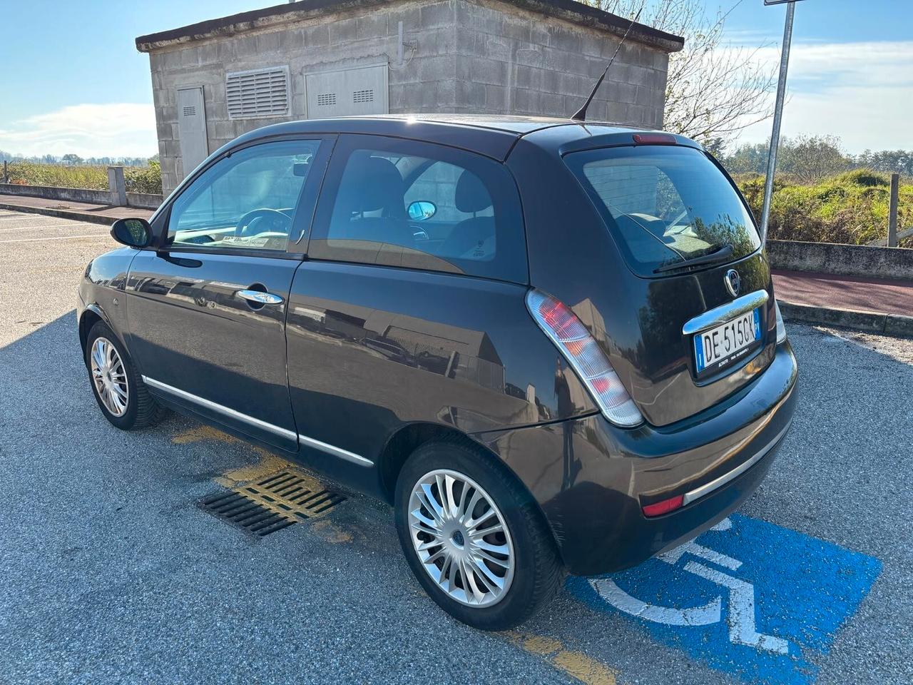 Lancia Ypsilon 1.3 MJT 75 CV Argento