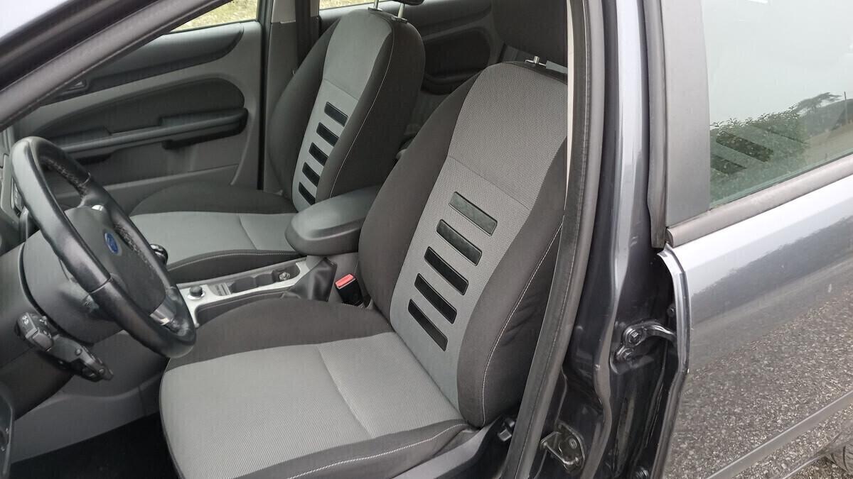 Ford Focus Style Wagon 2.0 Titanium -Gpl
