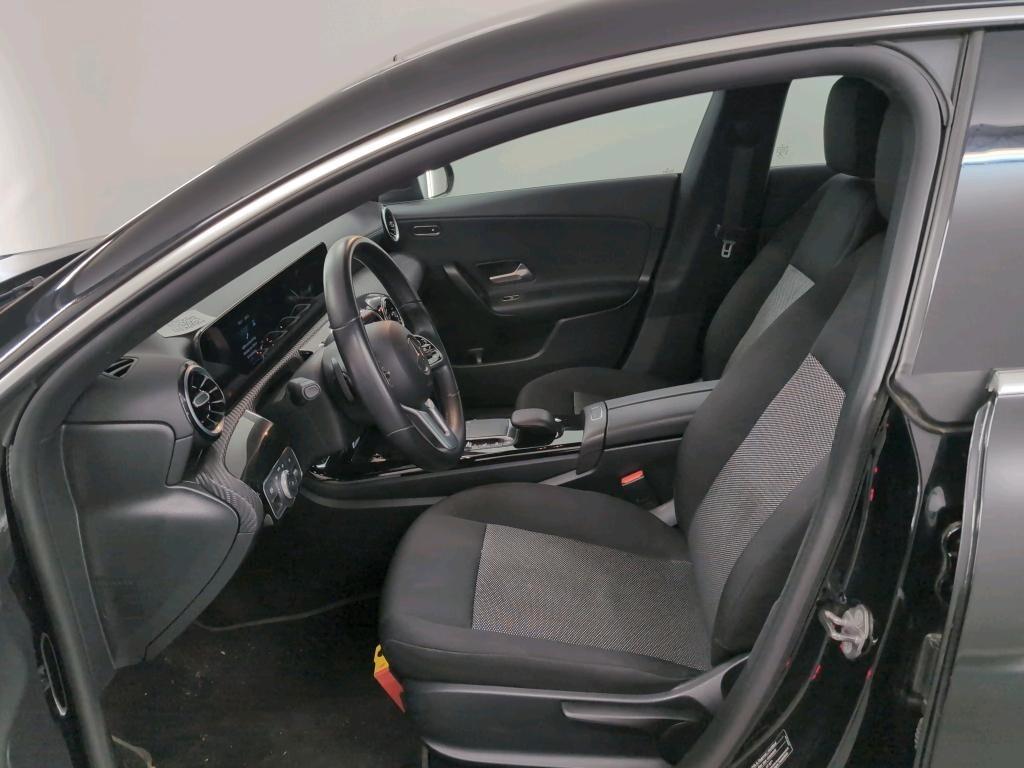 MERCEDES-BENZ CLA SHOOTING BRAKE 180D 115CV AUTOMATIC BUSINESS SOLUTION ( FARI LED - CRUISE - NAVI PREMIUM - PARK ASSIST - TELECAMERA POST. )