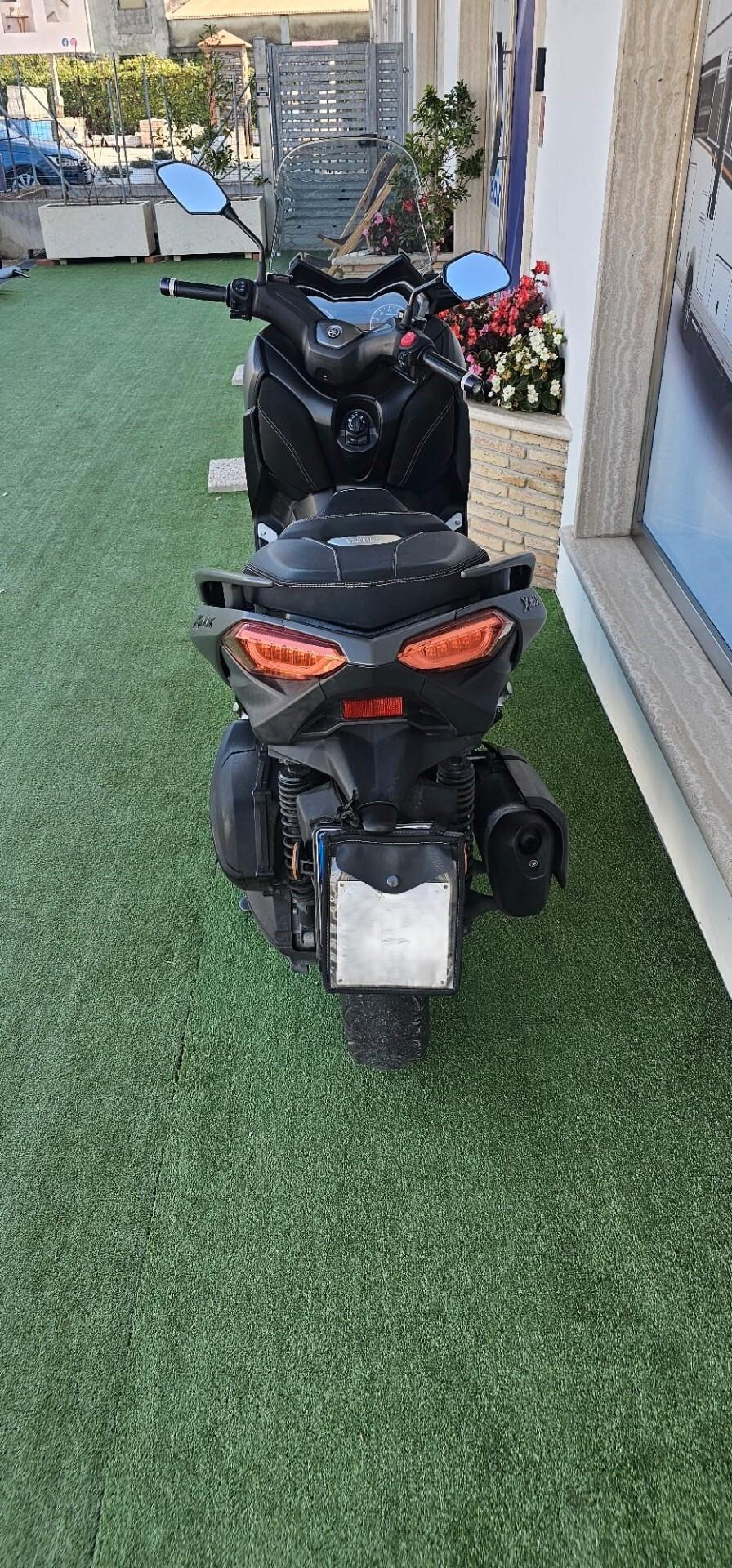 Yamaha X-Max 300 TECH MAX
