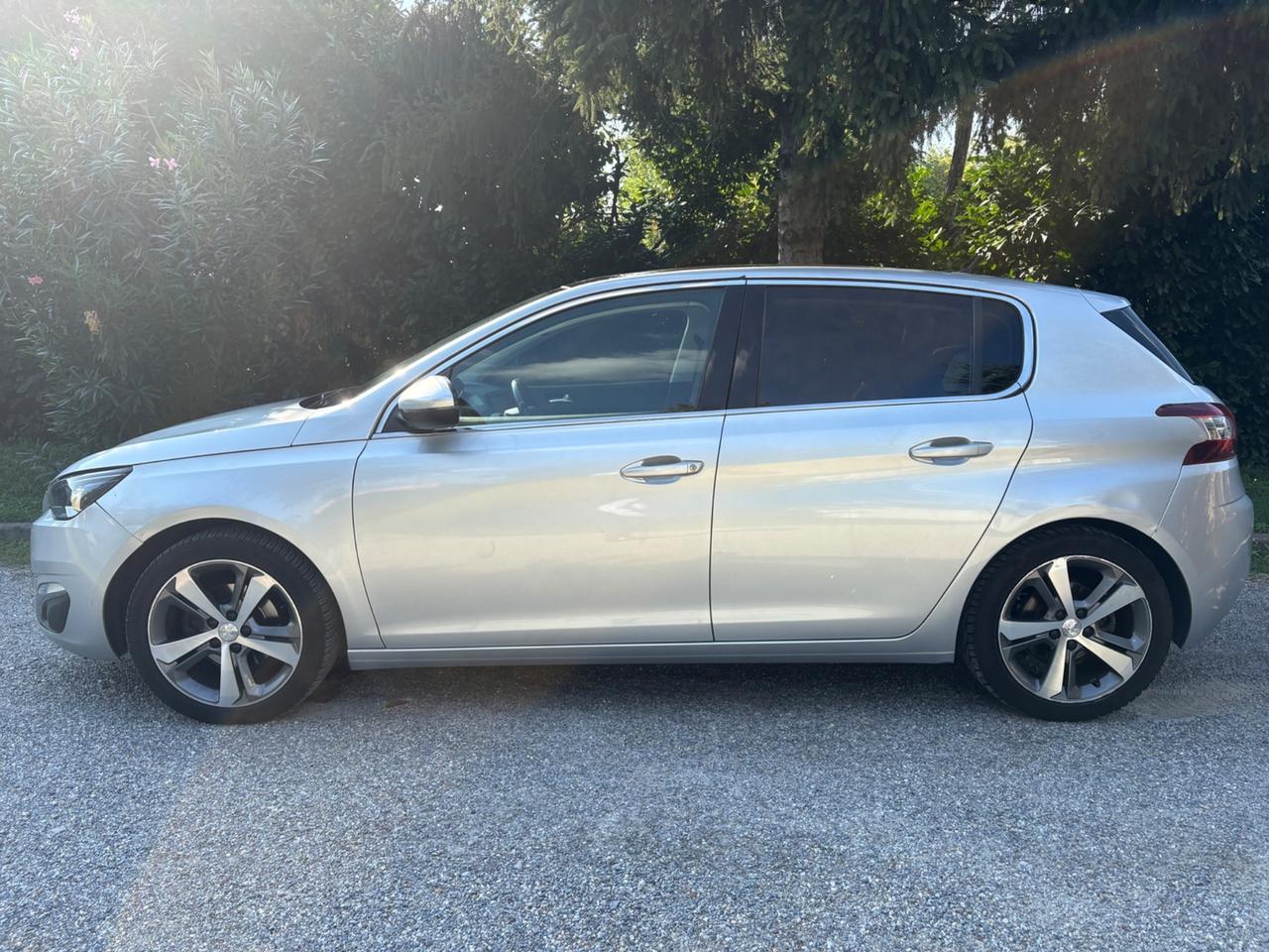 Peugeot 308 5p 1.6 bluehdi 120cv Allure con Tetto Panoramico