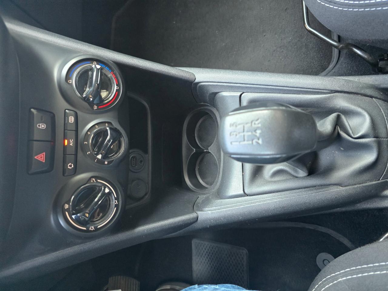 Peugeot 208 1.6HDI 75CV Allure 94000KM-2018