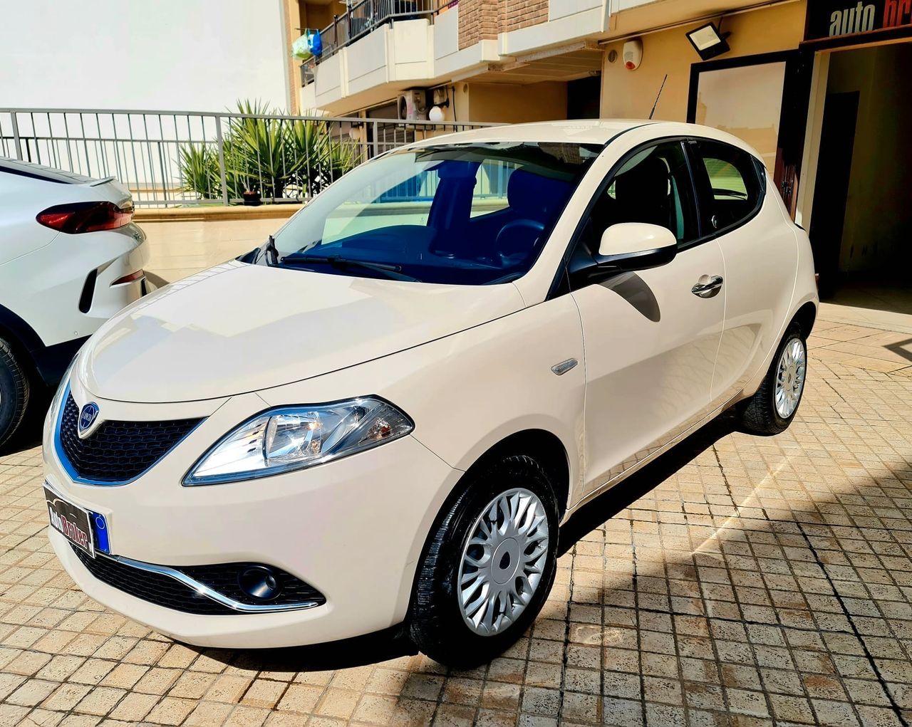 LANCIA YPSILON RESTYLING 0.9 ECOCHIC BENZINA/METANO