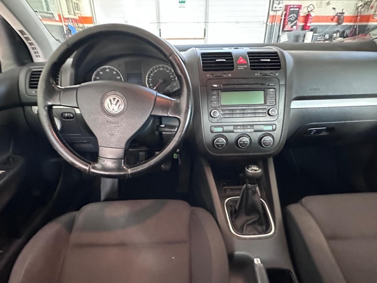 Volkswagen Golf 1.6 16V FSI 5p. Sportline