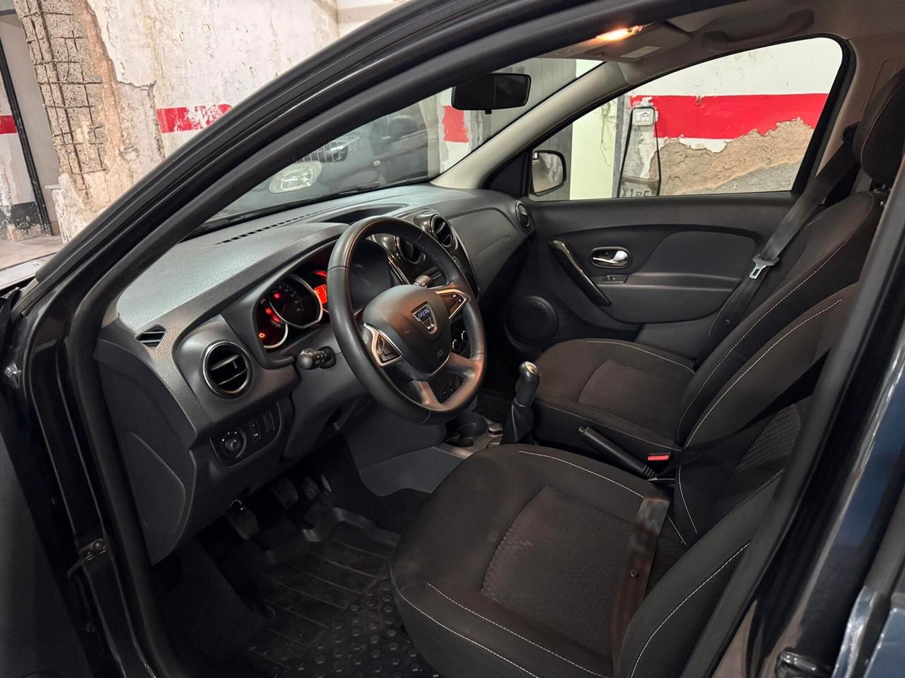 Dacia Sandero 1.0 Laureate NEOPATENTATI – Km Certificati – Garanzia 12 Mesi