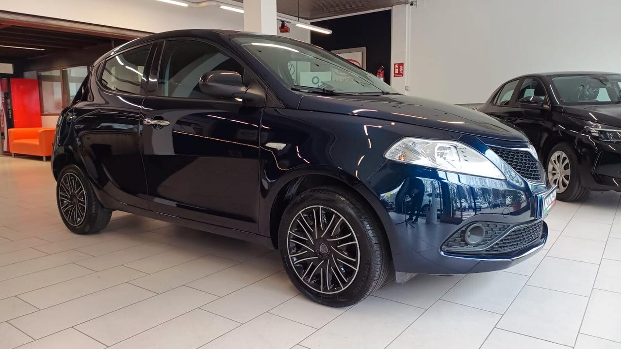 Lancia Ypsilon 1.2 69 CV 5 porte S&S Gold