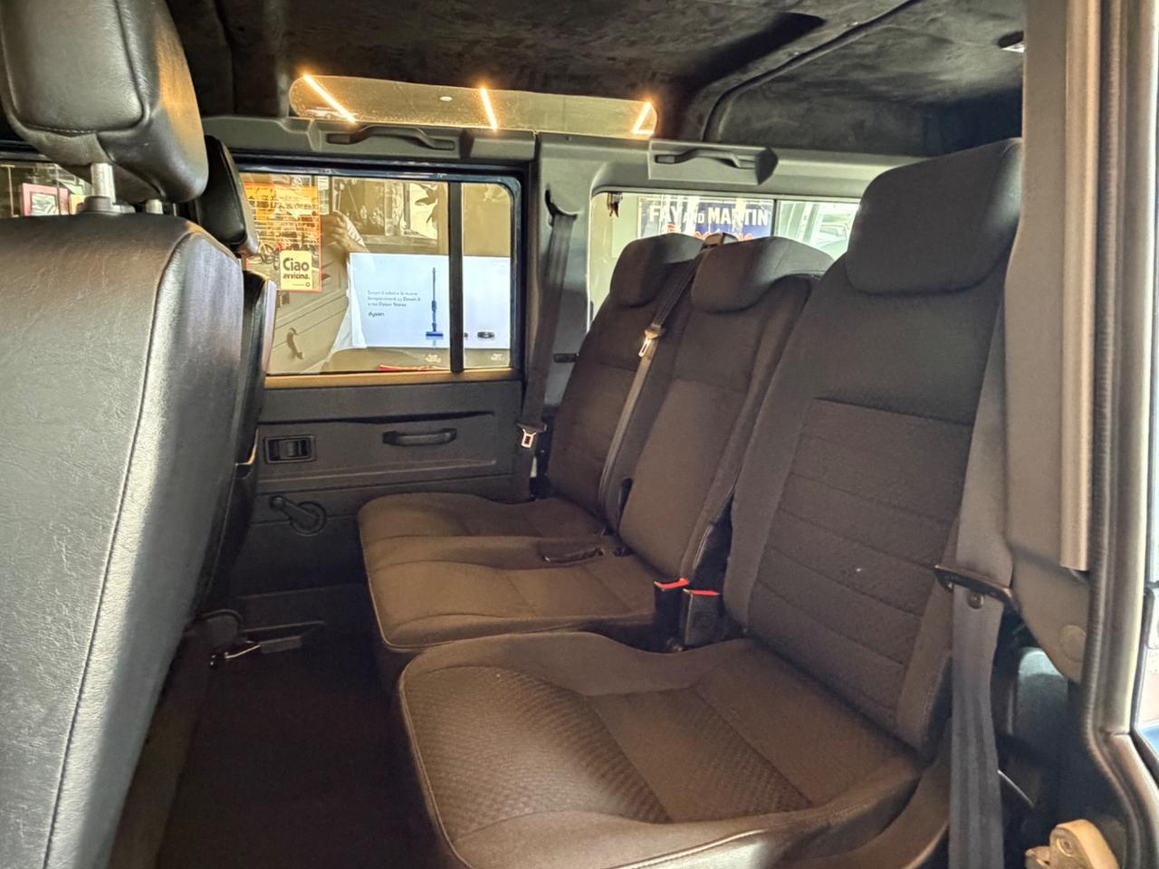 Land Rover Defender 110 2.4 TD4 Station Wagon "The World's Style"