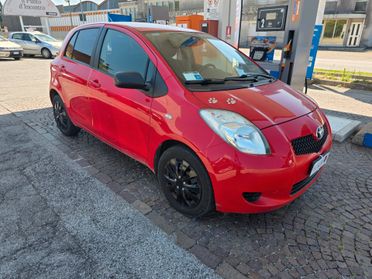 Toyota Yaris 1.0 5 porte con 250.000km Neopatentati ok