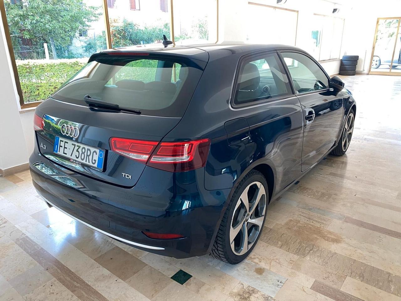 AUDI A3 1.6 TDI 110cv SPORT RESTYLING