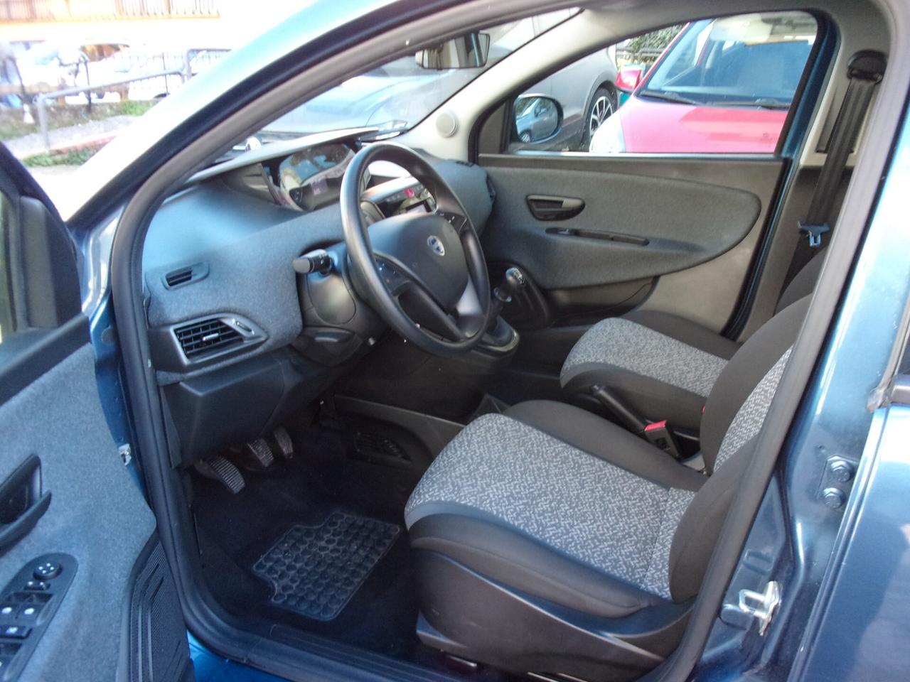 Lancia Ypsilon 1.0 FireFly 5 porte S&S Hybrid Gold