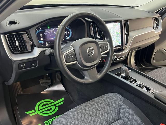 VOLVO XC60 B4 AWD Momentum LED|RETROCAMERA|CARPLAY|18'