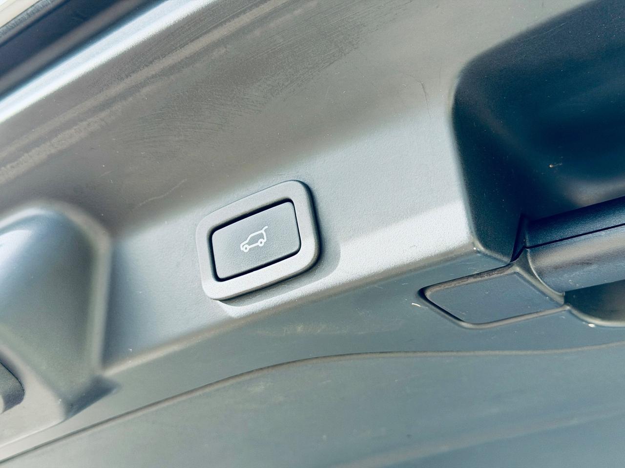 Jaguar F-Pace 2.0 D 180 CV AWD aut. R-Sport