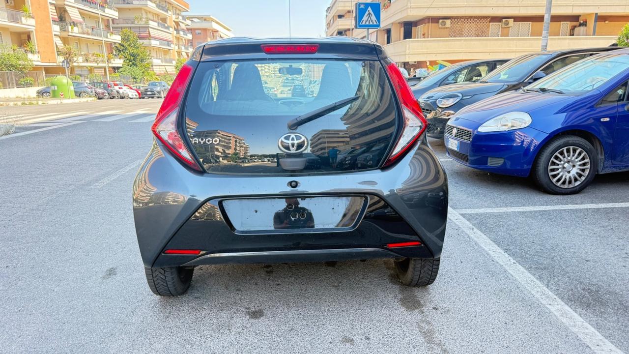 Toyota Aygo 1.0 VVT-i 72 CV 5 porte x-play LED NAVI CAR PLAY KAMER PDC BLUETOOTH CERCHI 16
