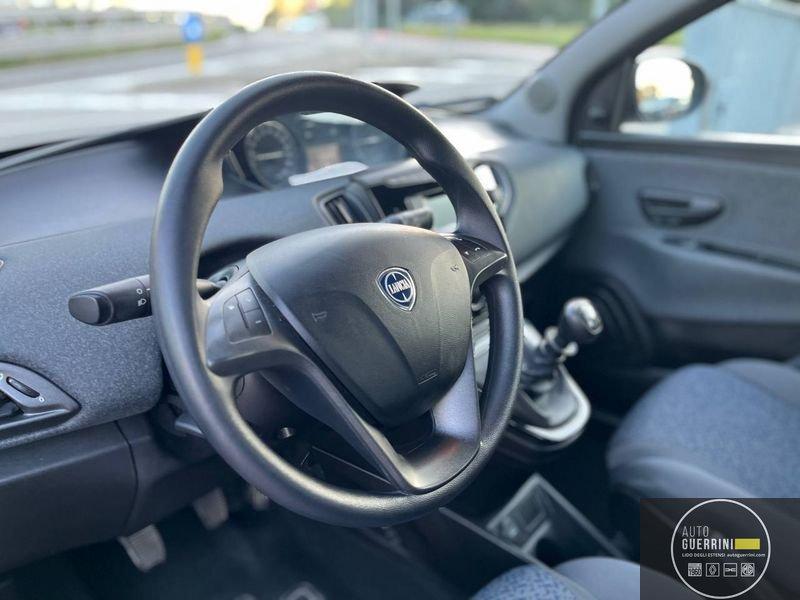 Lancia Ypsilon Ypsilon 1.0 FireFly 5 porte S&S Hybrid Ecochic Silver