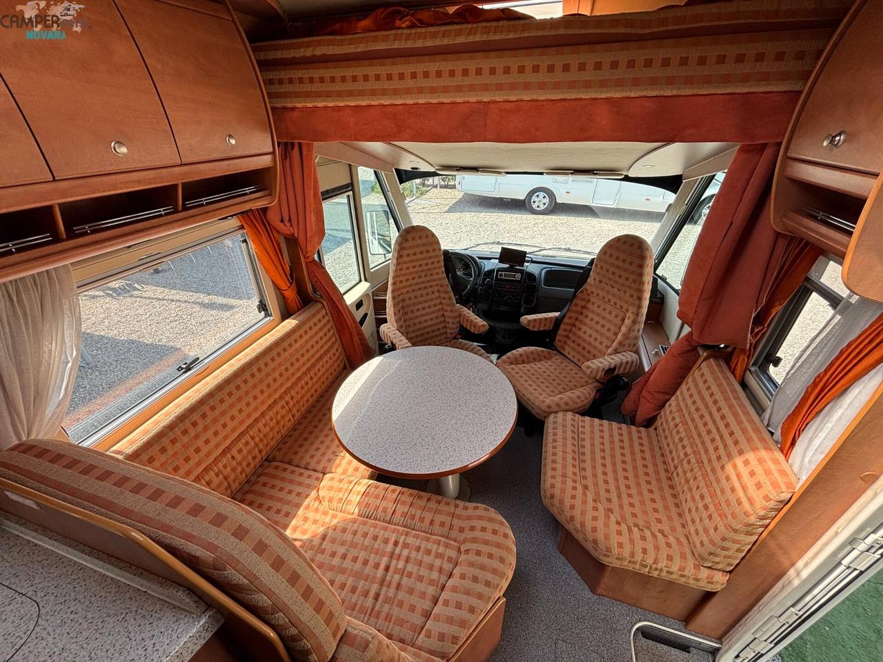 CARTHAGO CHIC I 47 - motorhome con letto matrimoniale in coda ed ampio garage