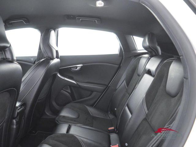 VOLVO V40 D2 R-design