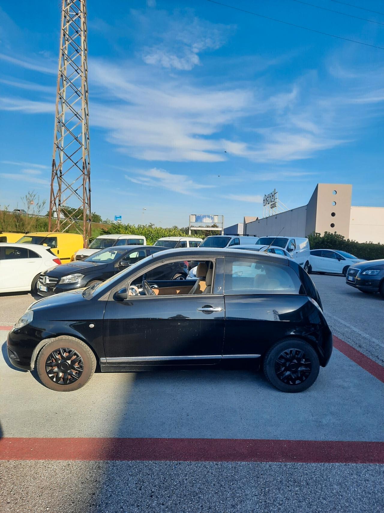 Lancia Ypsilon 1.2 Platino OK NEOPATENTATI